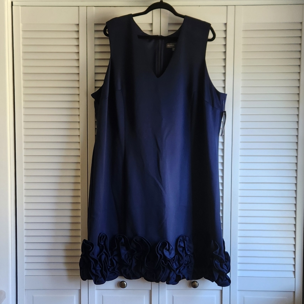 ☀️3/$15 Donna Ricco Navy Blue Sleeveless Mini Dress
